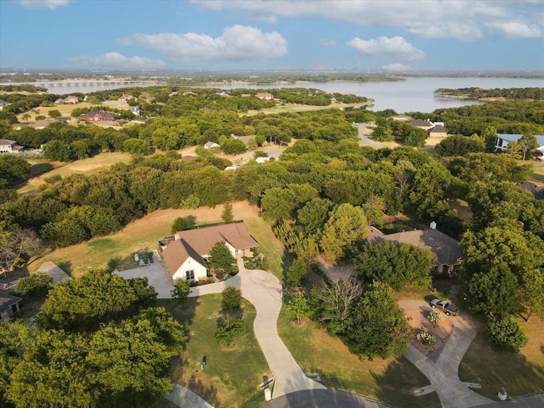 Photo 3 of 40 - 6409 Shoreline Dr, Little Elm, TX 75068