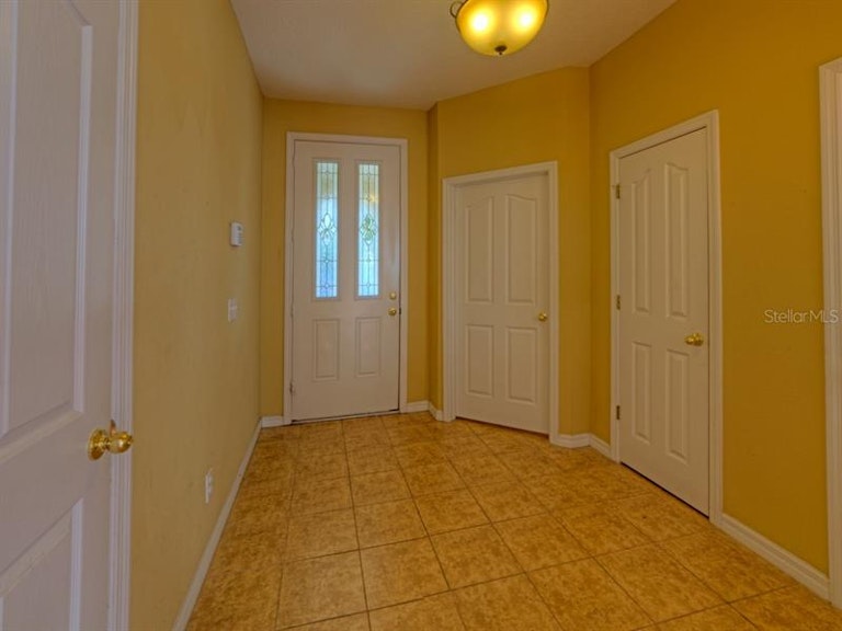 Photo 3 of 25 - 542 Penny Royal Pl, Oviedo, FL 32765