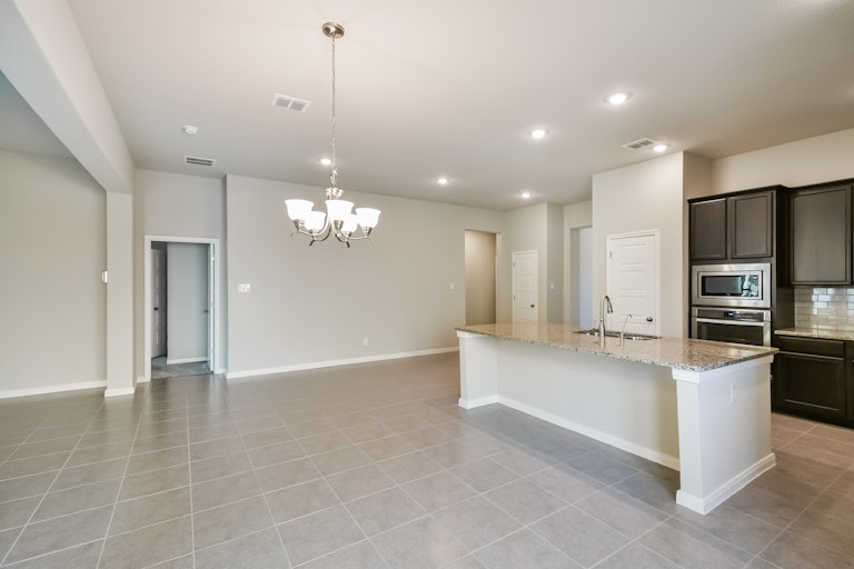 Photo 10 of 25 - 430 Pecan Mdws, New Braunfels, TX 78130