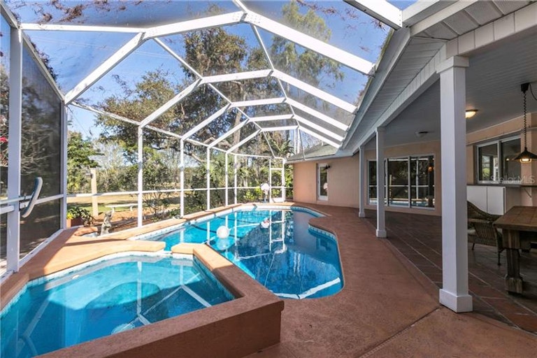Photo 16 of 25 - 16618 Vallely Dr, Tampa, FL 33618