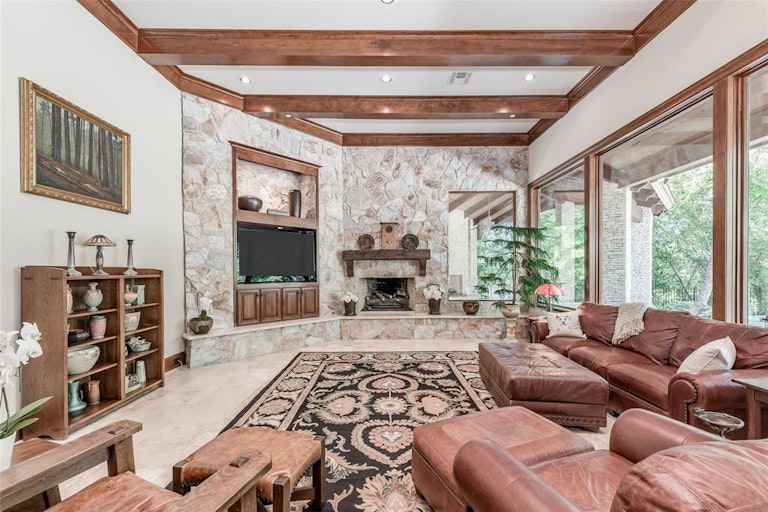 Photo 26 of 50 - 11010 Wickwood Dr, Houston, TX 77024