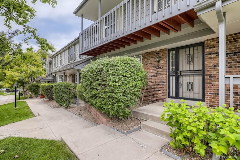 Photo 2 of 28 - 5243 S Jellison St, Littleton, CO 80123