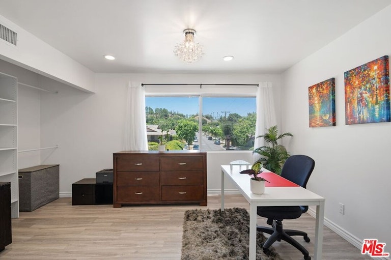 Photo 26 of 37 - 22334 Liberty Bell Rd, Calabasas, CA 91302