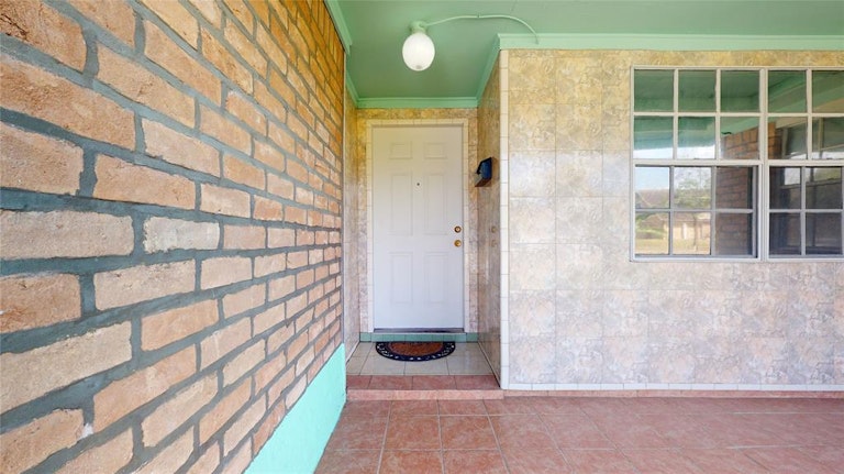 Photo 6 of 48 - 10811 Sagevale Ln, Houston, TX 77089
