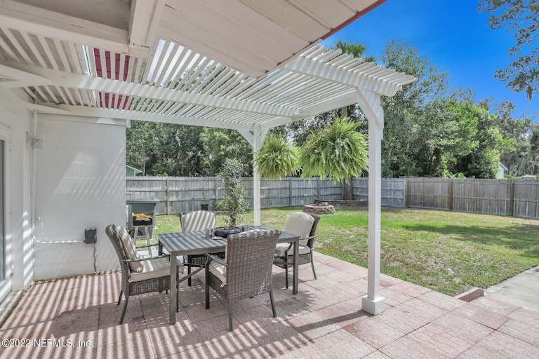 Photo 2 of 27 - 557 Laurina St, Jacksonville, FL 32216