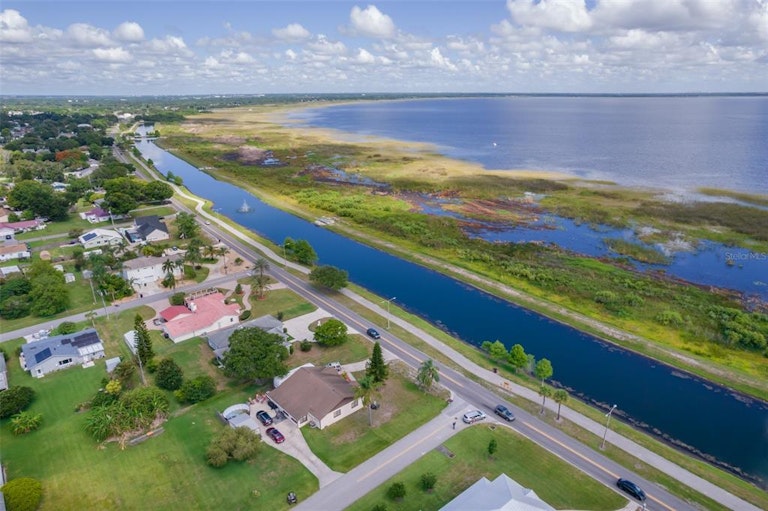 Photo 11 of 38 - 304 Kentucky Ave, Saint Cloud, FL 34769