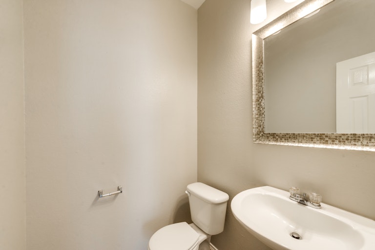Photo 19 of 31 - 3261 Silent Creek Trl, Hurst, TX 76053