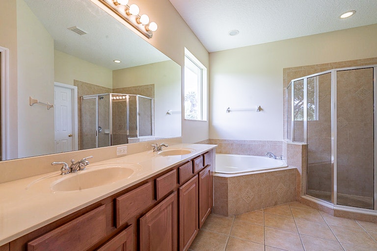 Photo 4 of 30 - 1718 Palmerston Cir, Ocoee, FL 34761
