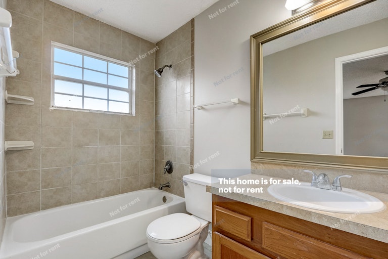 Photo 10 of 27 - 8029 Swamp Flower Dr, Jacksonville, FL 32244