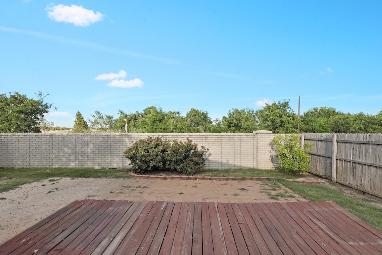 Photo 25 of 26 - 2404 Rushing Springs Dr, Fort Worth, TX 76118