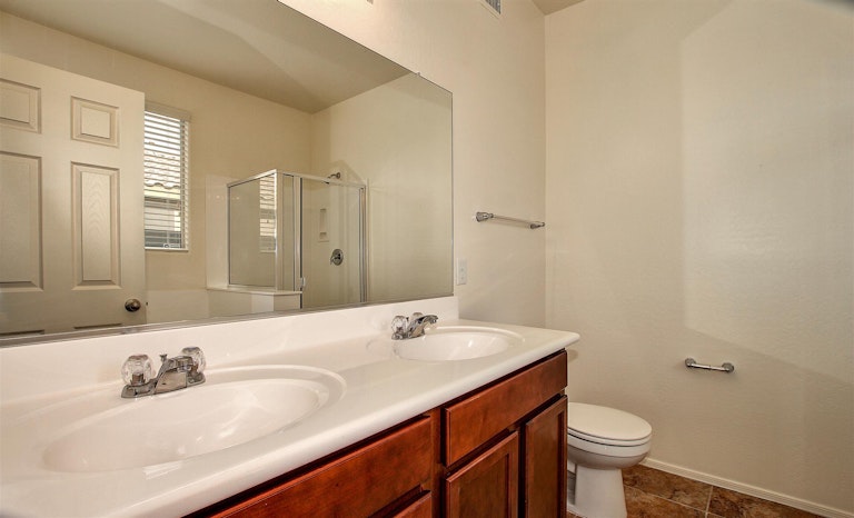 Photo 15 of 28 - 8121 S 23rd Dr, Phoenix, AZ 85041