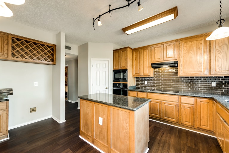 Photo 9 of 31 - 13004 Hermitage Ln, Frisco, TX 75035