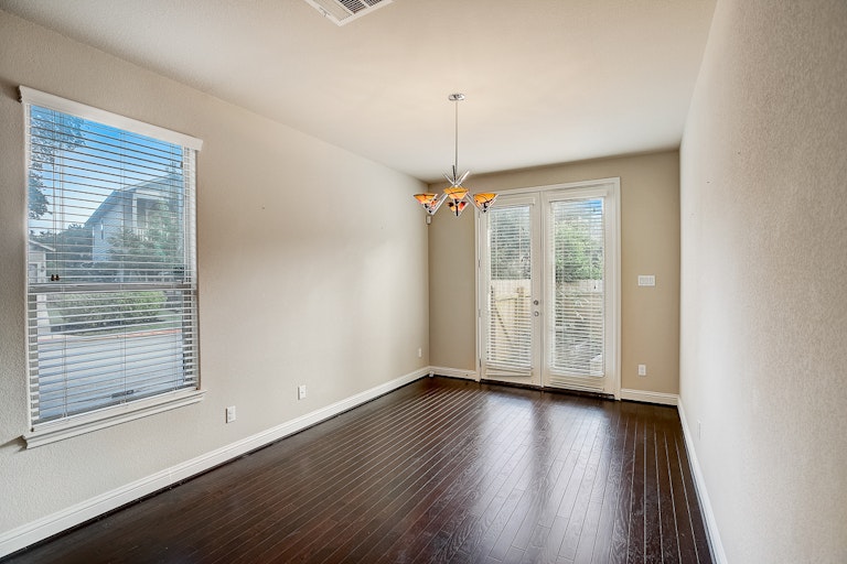 Photo 29 of 36 - 2620 Lightfoot Trl, Austin, TX 78745