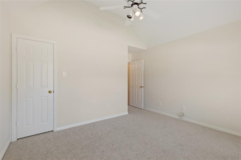 Photo 23 of 28 - 8904 Lakewood Dr, Irving, TX 75063