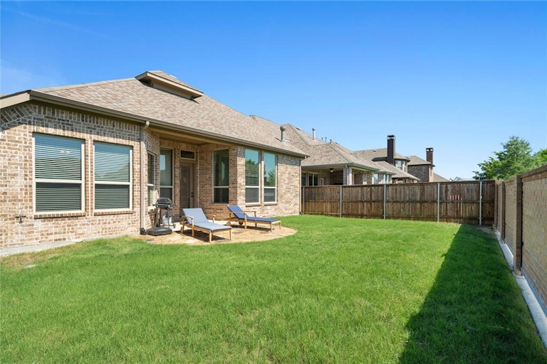 Photo 24 of 40 - 1317 Skyflower Ln, Celina, TX 75009