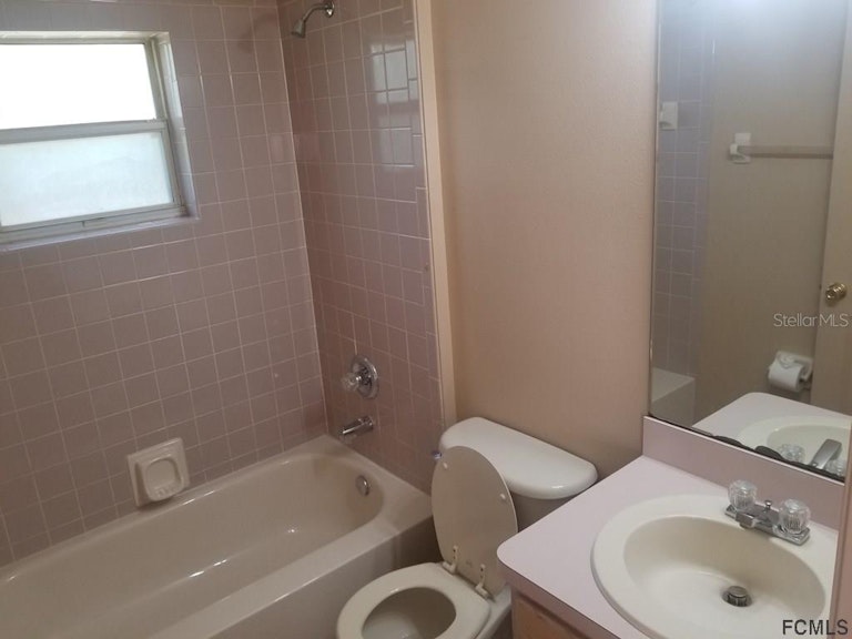 Photo 8 of 16 - 2 Regina Ln, Palm Coast, FL 32164