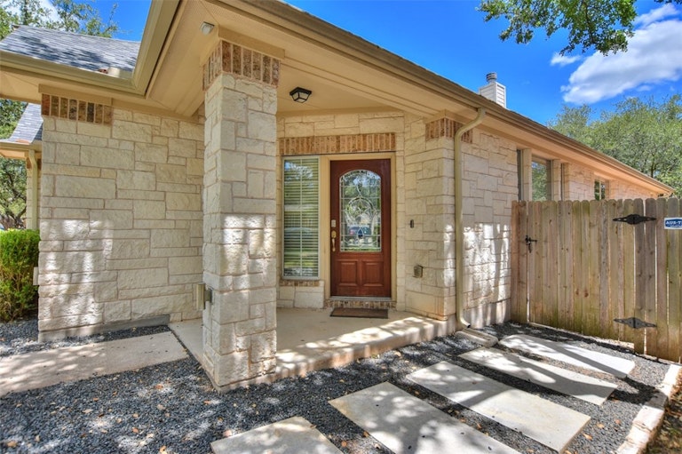 Photo 4 of 27 - 8020 Alophia Dr, Austin, TX 78739