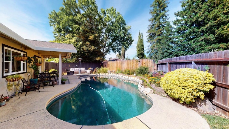 Photo 37 of 50 - 1402 Mallard Ln, Roseville, CA 95661