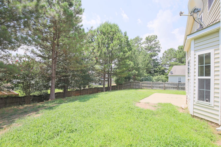 Photo 11 of 28 - 504 Arbor Crest Rd, Holly Springs, NC 27540