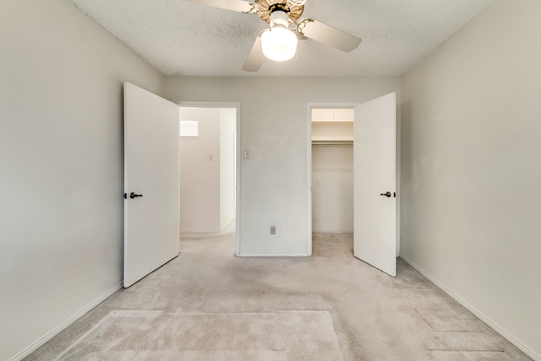 Photo 22 of 28 - 718 Cliffwood Cir, Duncanville, TX 75116