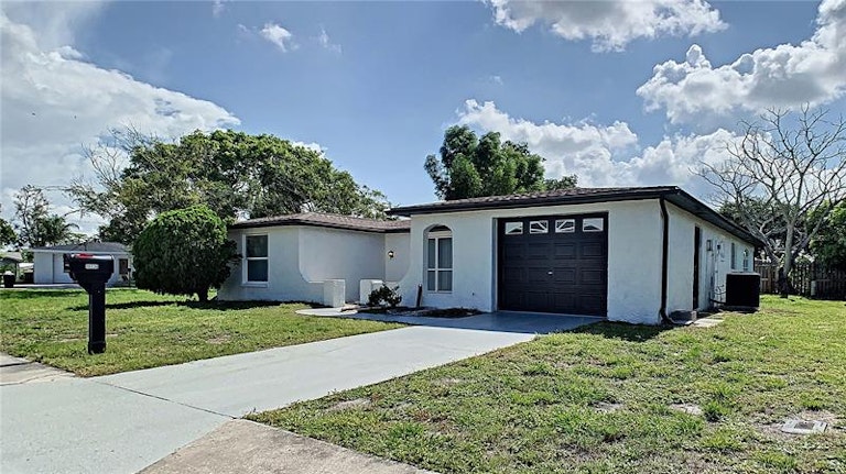 Photo 2 of 54 - 10136 Brandywine Ln, Port Richey, FL 34668