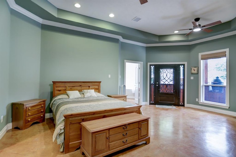 Photo 17 of 34 - 7811 Bent Green Ln, Spring, TX 77389