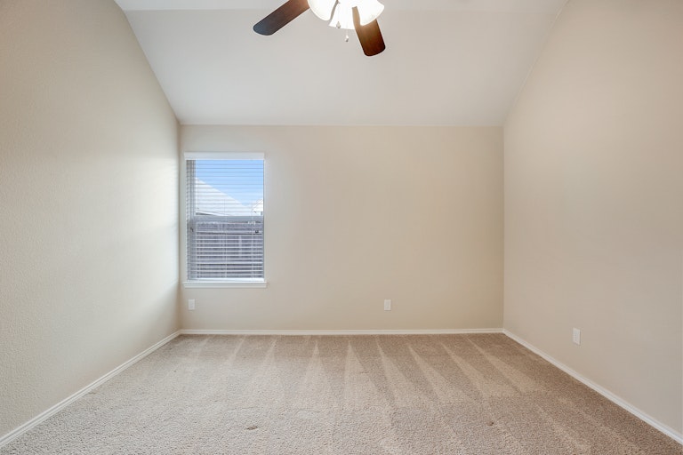 Photo 19 of 26 - 4021 Winter Springs Dr, Fort Worth, TX 76123