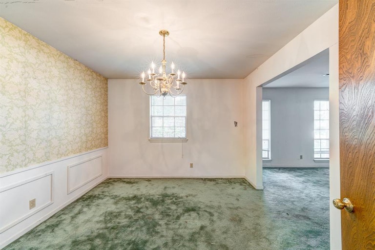 Photo 8 of 35 - 6031 Wigton Dr, Houston, TX 77096