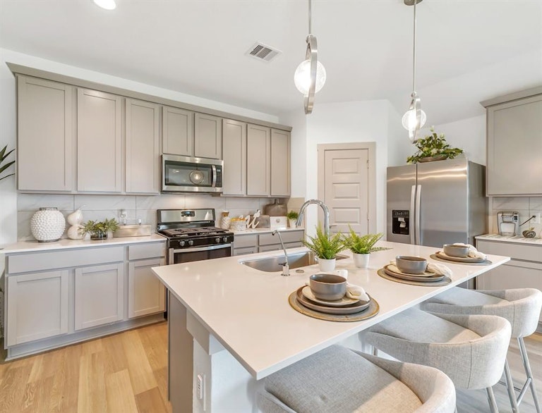 Photo 1 of 23 - 7307 Lakeway Bluff Ln, Richmond, TX 77407