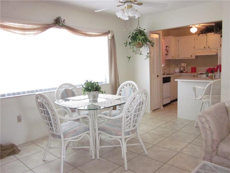 Photo 3 of 16 - 4210 Ironwood Cir #403J, Bradenton, FL 34209
