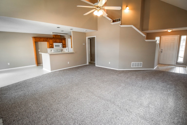 Photo 9 of 31 - 1337 Mimosa Ln, Lewisville, TX 75077