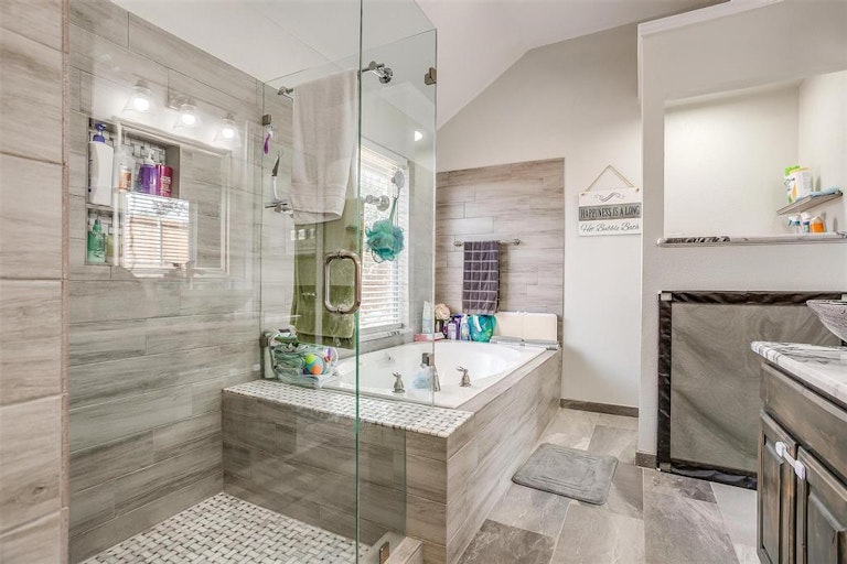 Photo 35 of 40 - 509 Arbor Lawn Dr, Burleson, TX 76028