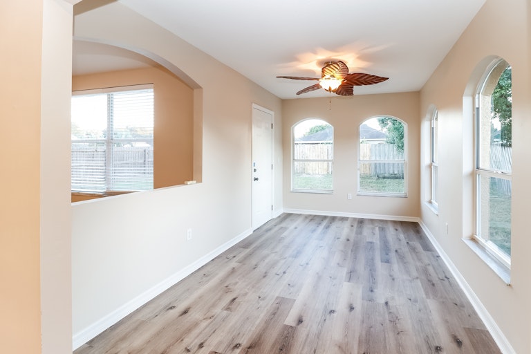 Photo 9 of 21 - 1475 Lake Shore Ranch Dr, Seffner, FL 33584