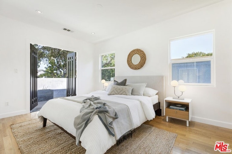 Photo 30 of 49 - 641 N Mariposa Ave, Los Angeles, CA 90004