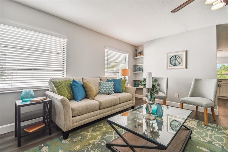 Photo 25 of 42 - 8010 Diagonal Rd N, Saint Petersburg, FL 33702