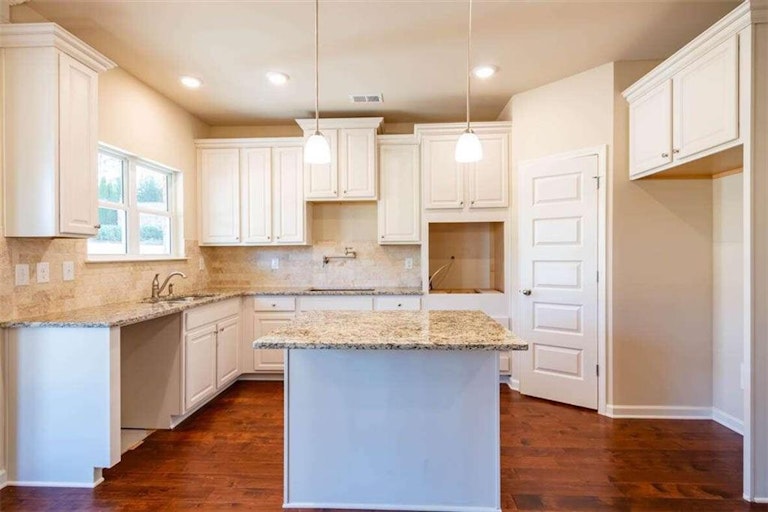 Photo 12 of 45 - 3310 Quarter Horse Ln, Conyers, GA 30013