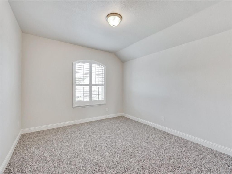 Photo 28 of 39 - 11121 Smoky Oak Ct, Argyle, TX 76226