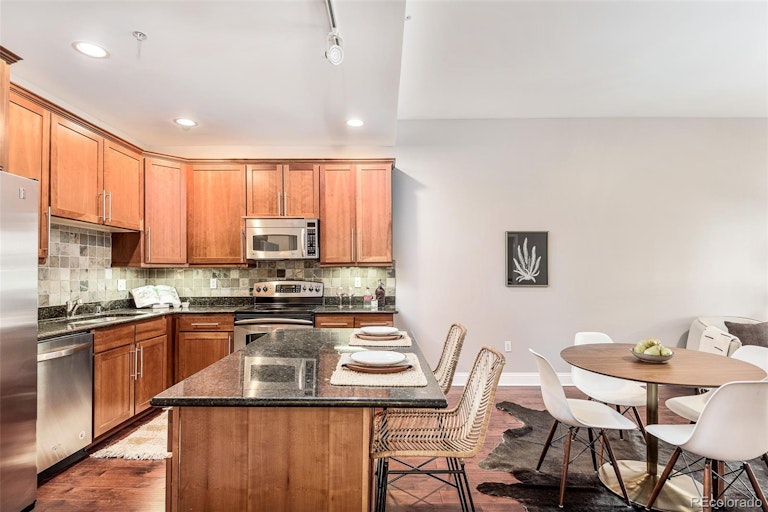 Photo 5 of 27 - 1950 N Logan St #714, Denver, CO 80203
