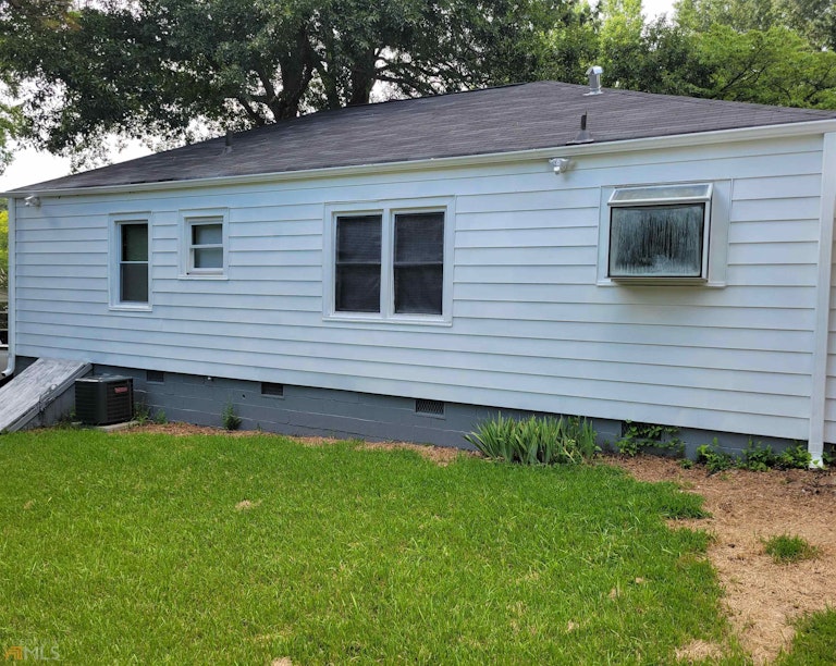 Photo 12 of 18 - 1860 Headland Dr, Atlanta, GA 30344