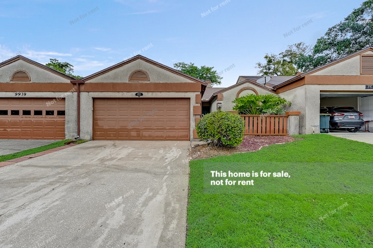 Photo 12 of 35 - 9943 Fawn Ridge Dr, Jacksonville, FL 32256