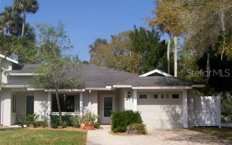 Photo 1 of 1 - 2 Lake Forest Ct, Palm Coast, FL 32137