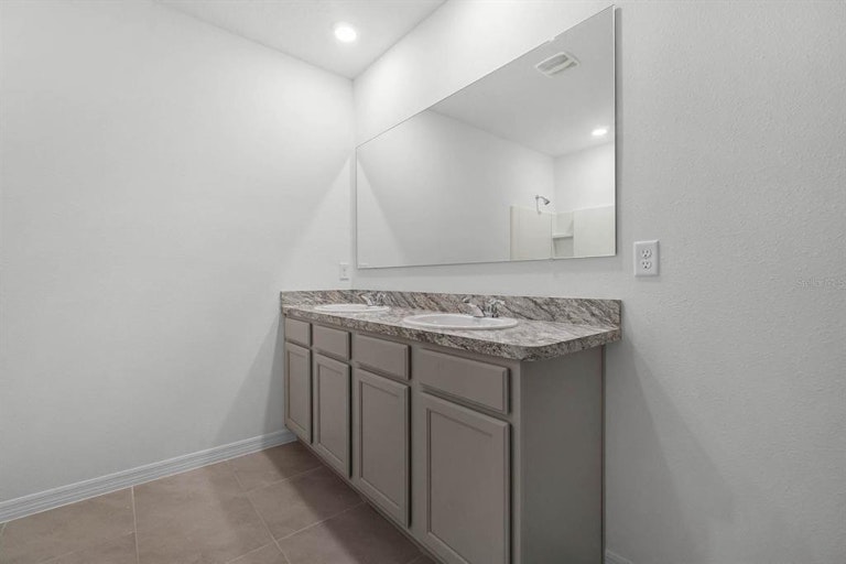 Photo 36 of 40 - 729 Squires Grove Dr, Winter Haven, FL 33880