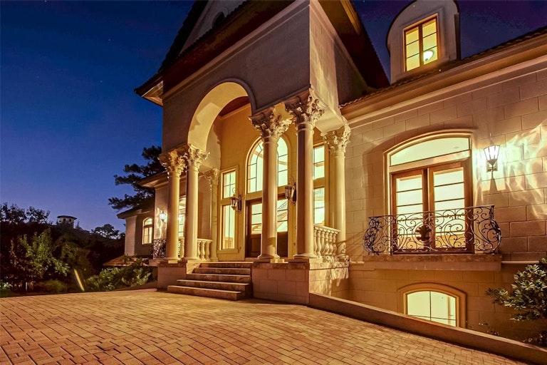 Photo 3 of 23 - 35 Grand Regency Cir, Spring, TX 77382