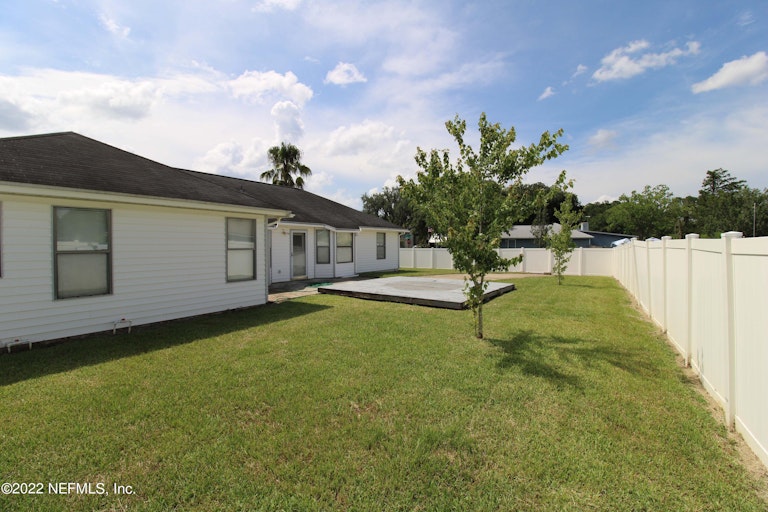Photo 23 of 26 - 7804 Allspice Cir E, Jacksonville, FL 32244