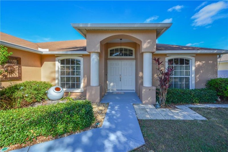 Photo 3 of 25 - 5858 Breakwater Dr, Winter Haven, FL 33884