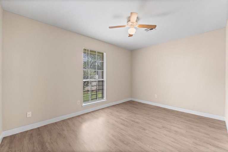 Photo 13 of 25 - 302 E 40th 1/2 St, Houston, TX 77018