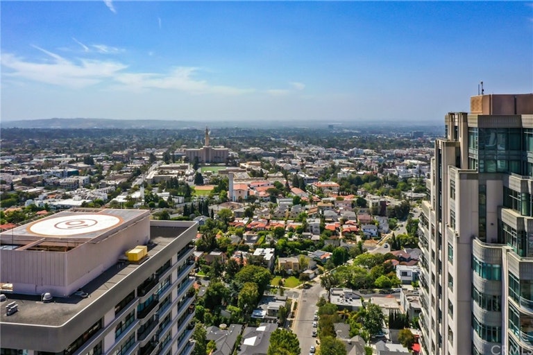 Photo 43 of 46 - 10795 Wilshire Blvd #402, Los Angeles, CA 90024