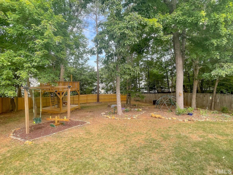 Photo 20 of 21 - 2408 Summit Dr, Hillsborough, NC 27278