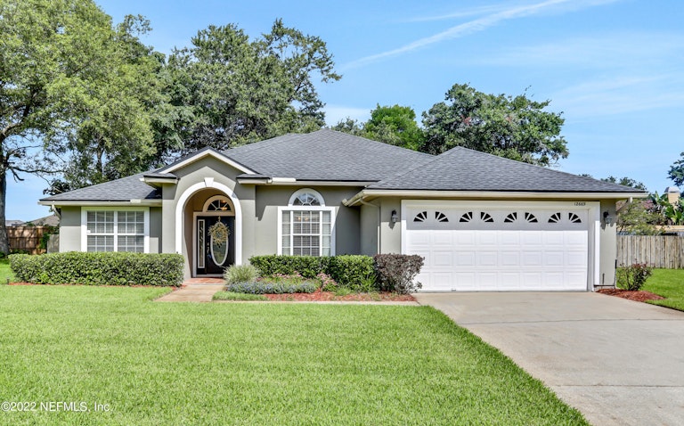 Photo 1 of 32 - 12669 Eaglesham Dr, Jacksonville, FL 32225