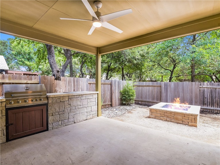 Photo 30 of 40 - 2116 Amur Dr, Austin, TX 78745